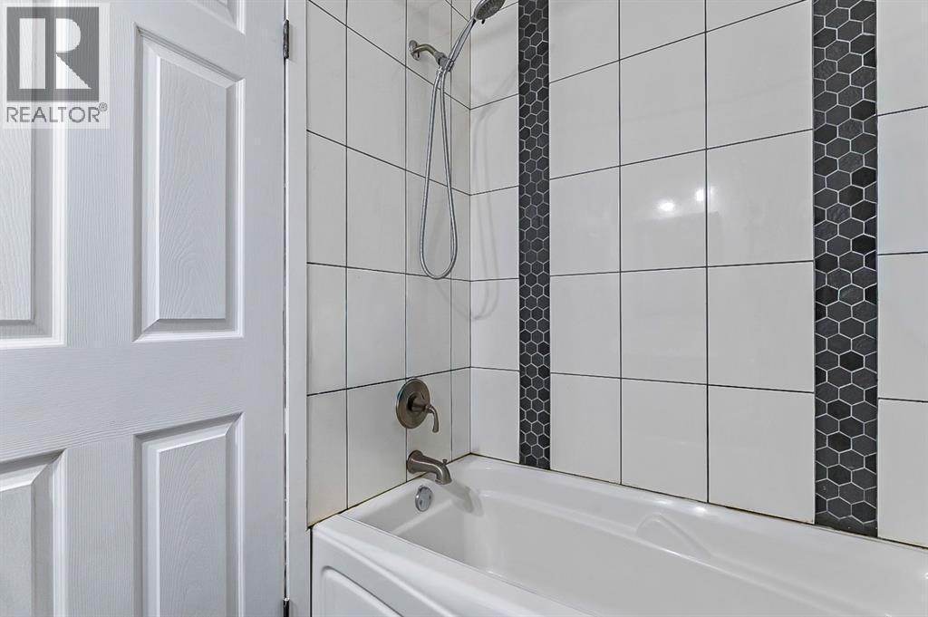 29 Green Meadow Crescent, Strathmore, AB - Indoor Photo Showing Bathroom