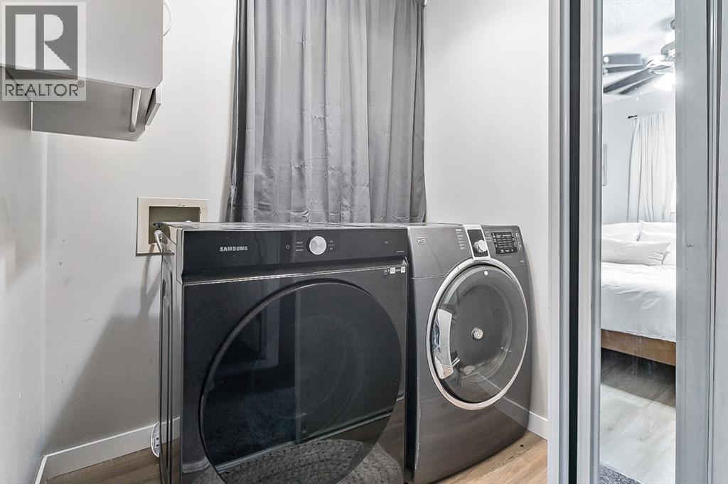 upstairs laundry - 29 Green Meadow Crescent, Strathmore, AB - Indoor Photo Showing Laundry Room