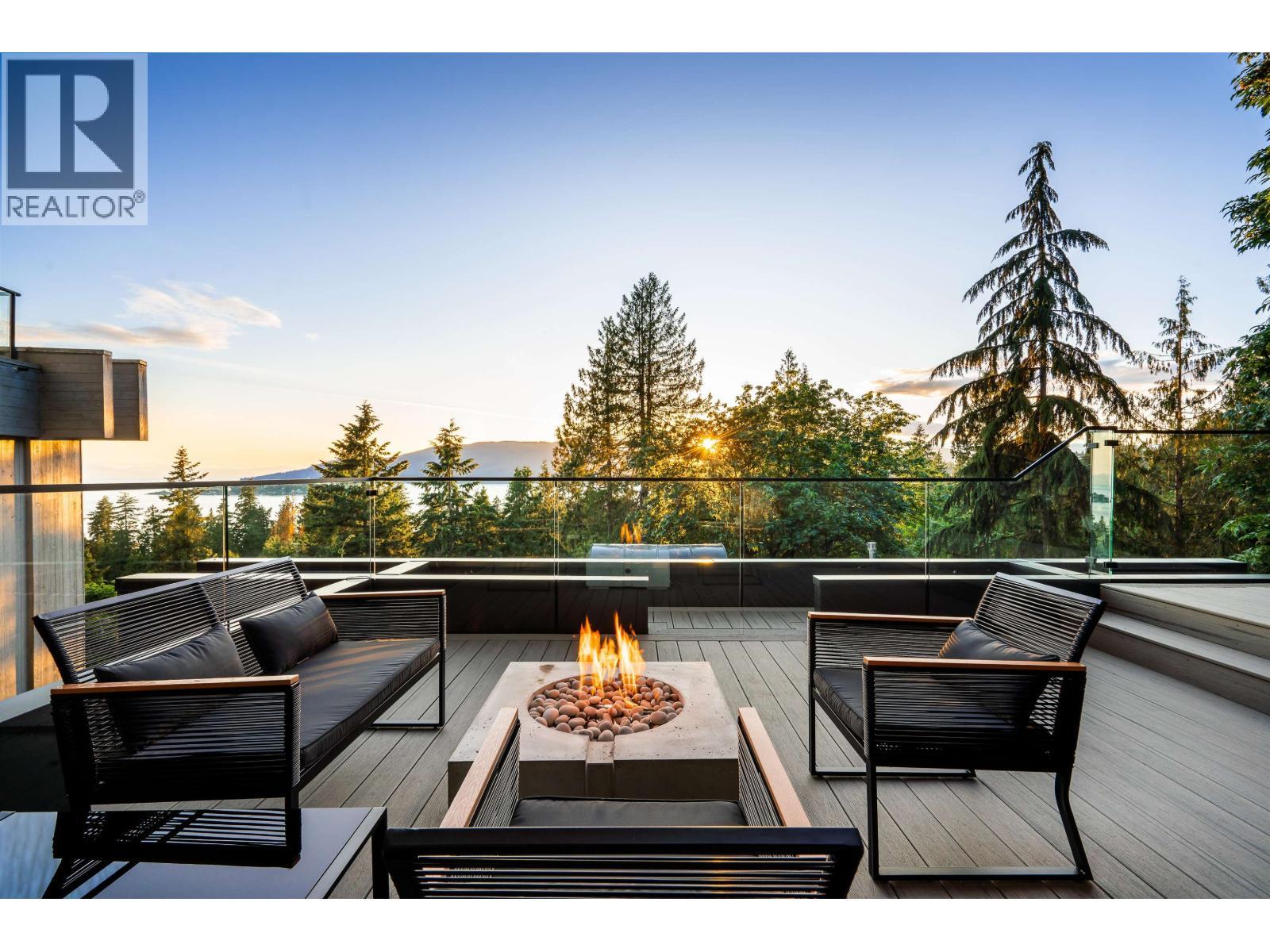 5325 Montiverdi Place, West Vancouver, BC - Outdoor With Deck Patio Veranda
