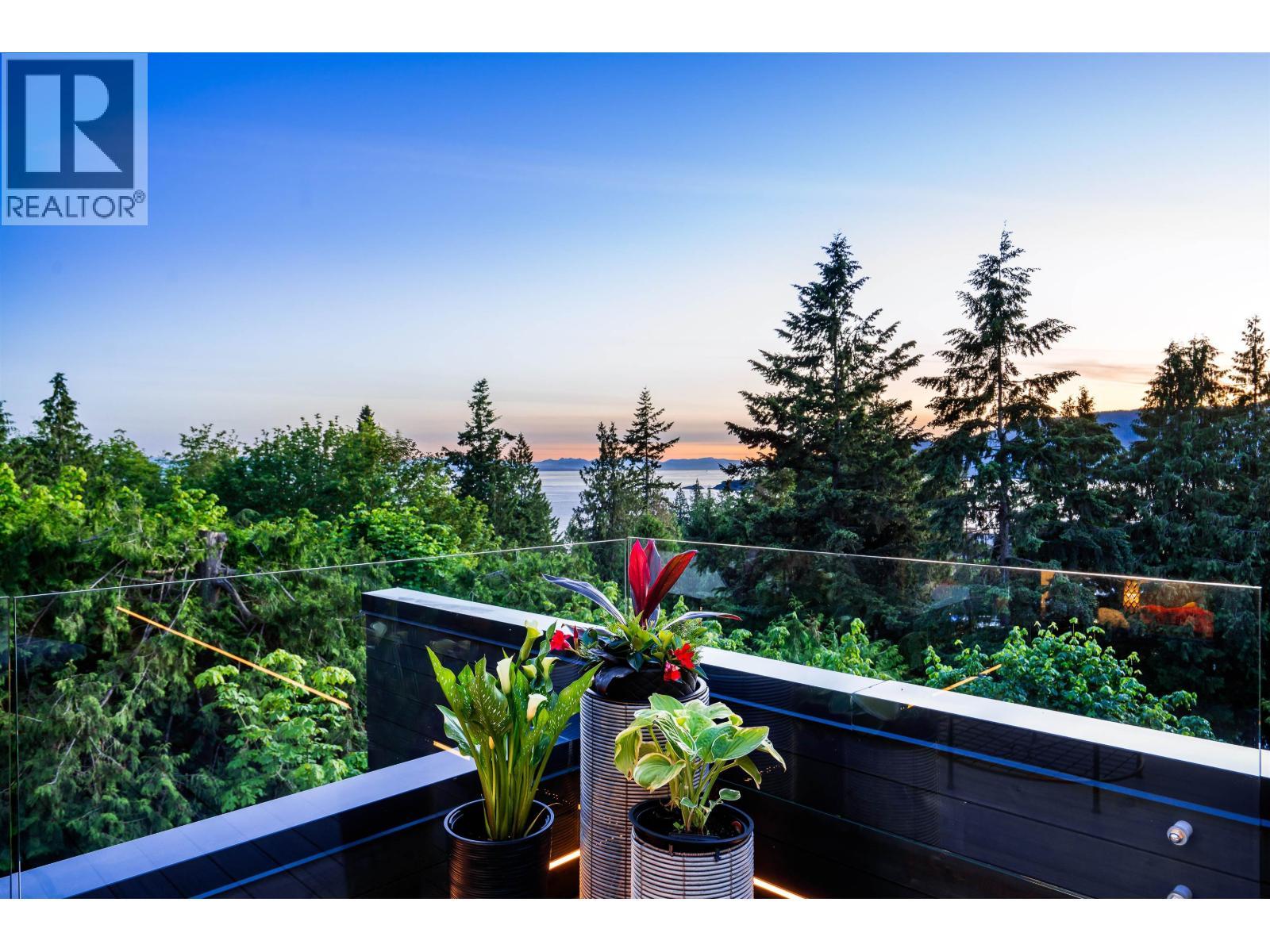 5325 Montiverdi Place, West Vancouver, BC - Outdoor