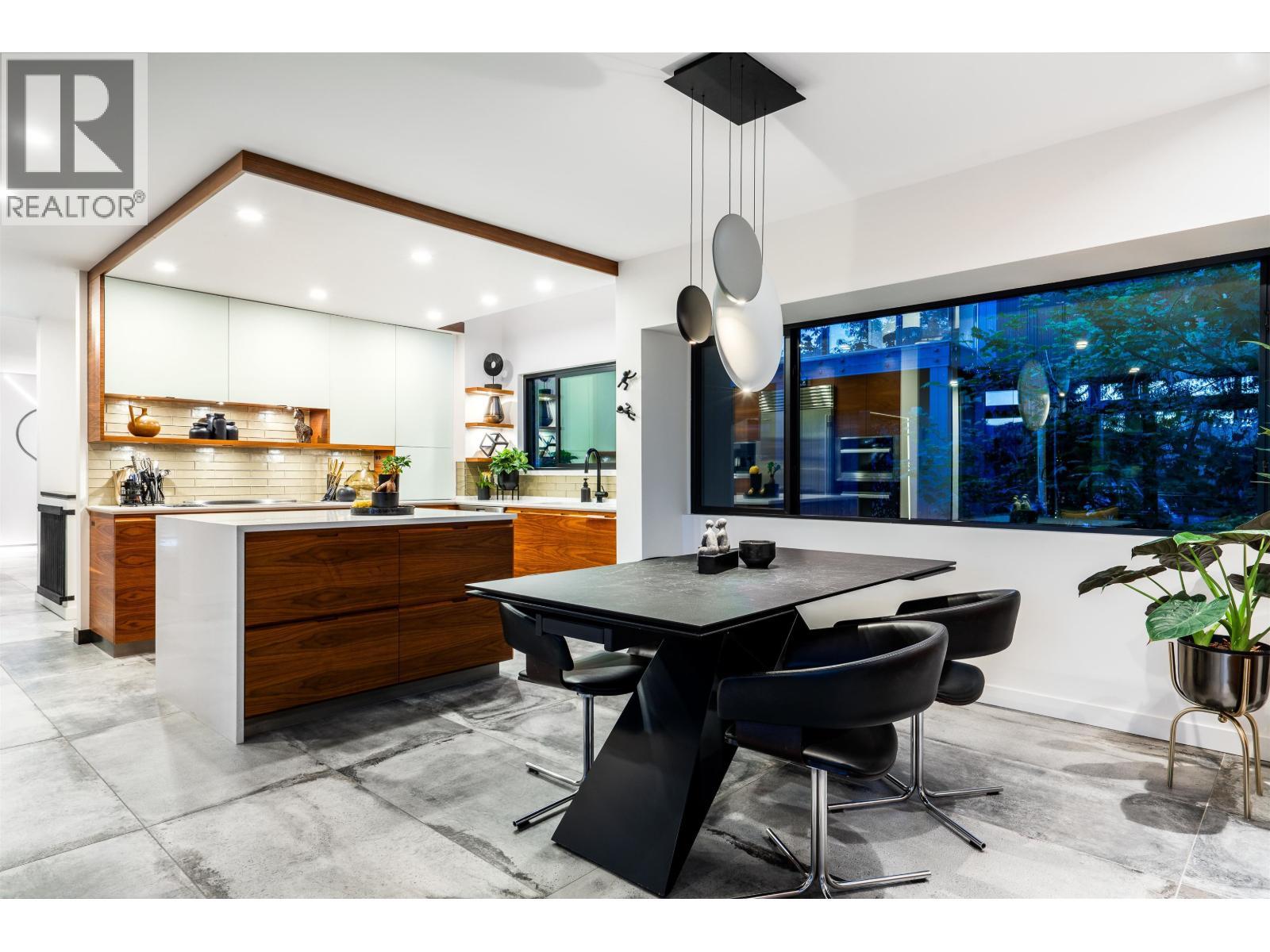 5325 Montiverdi Place, West Vancouver, BC - Indoor