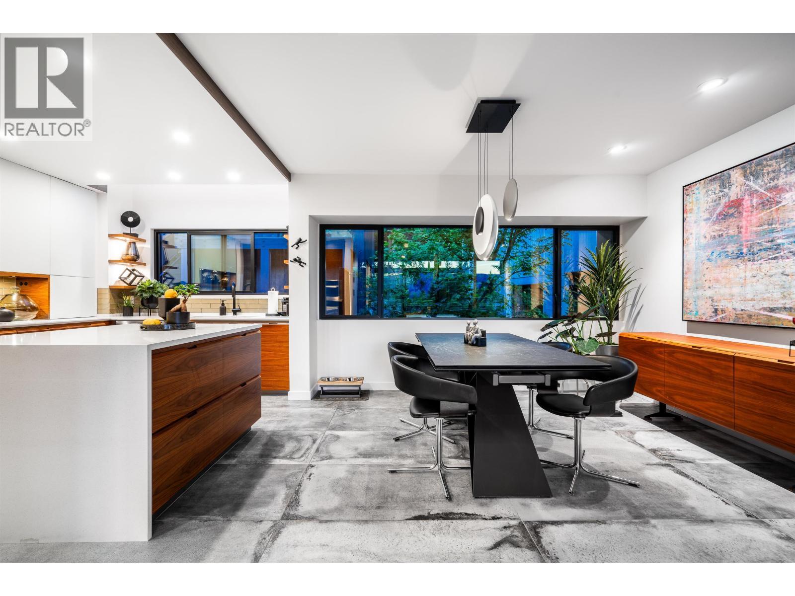 5325 Montiverdi Place, West Vancouver, BC - Indoor