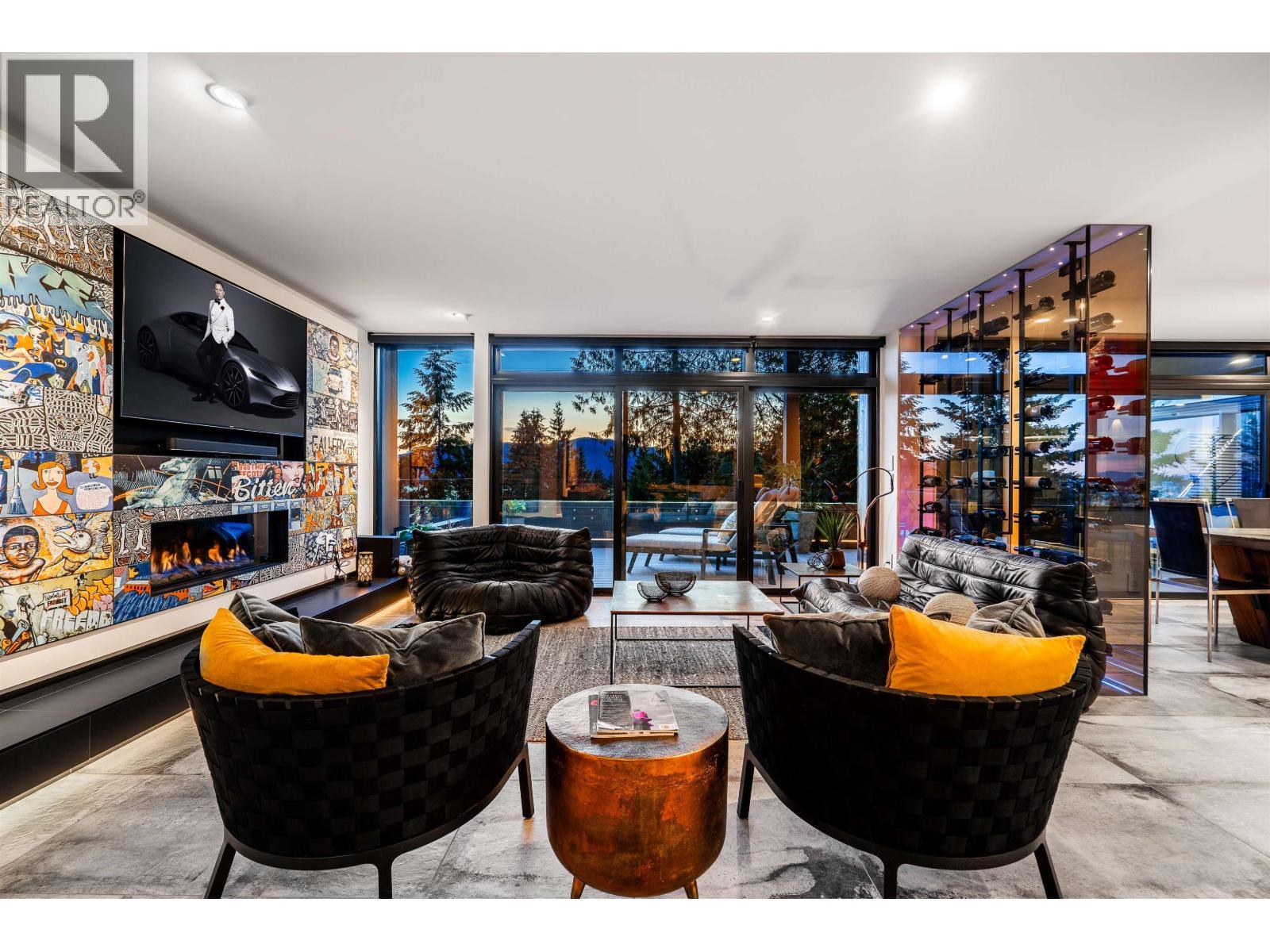 5325 Montiverdi Place, West Vancouver, BC - Indoor Photo Showing Living Room