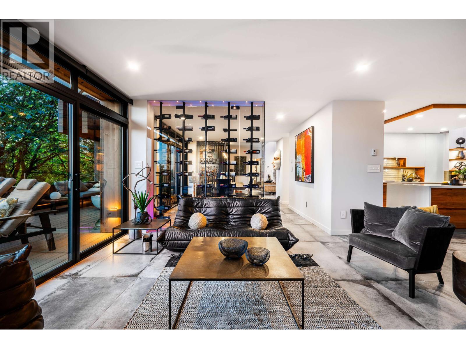 5325 Montiverdi Place, West Vancouver, BC - Indoor Photo Showing Living Room