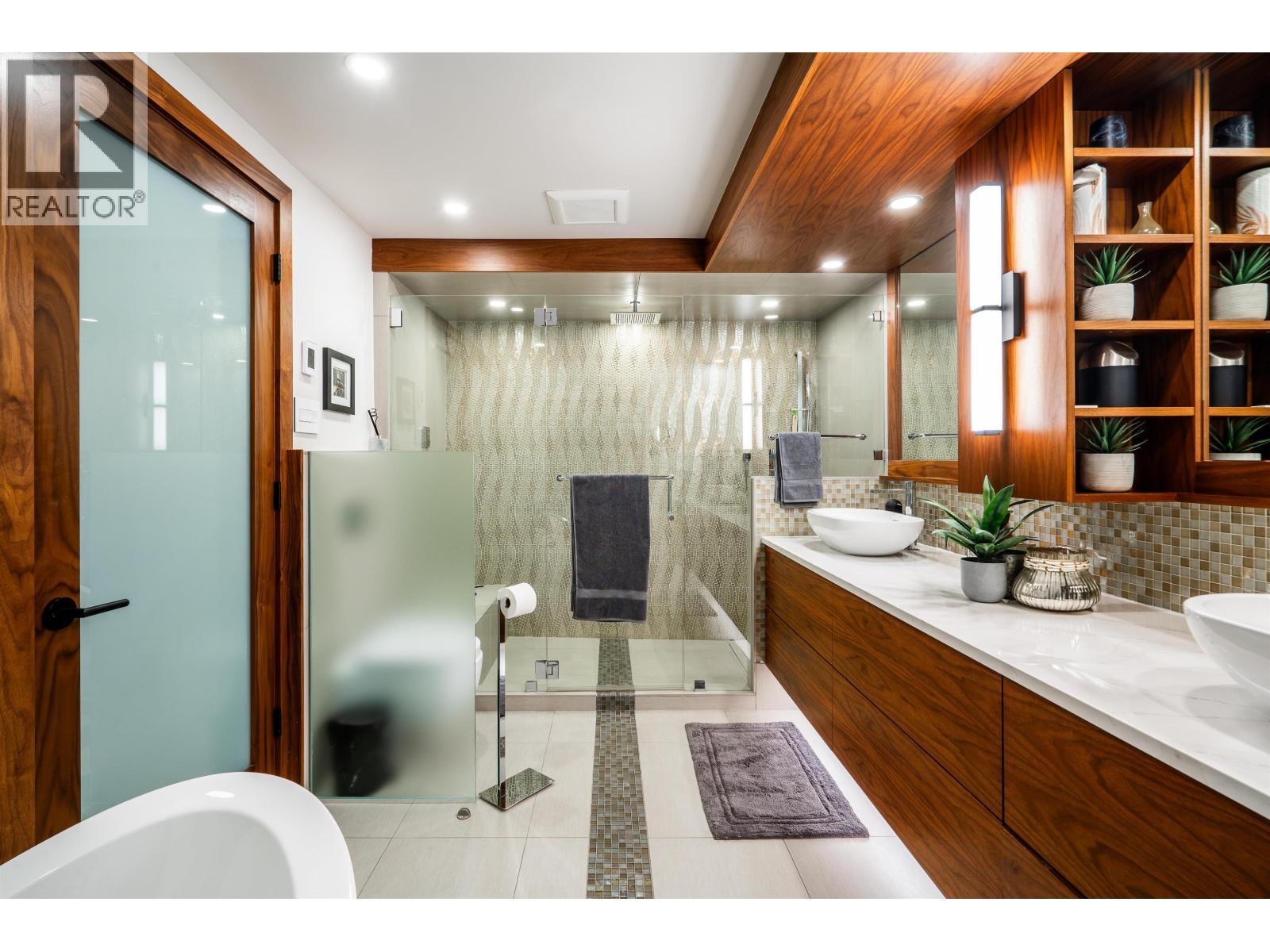 5325 Montiverdi Place, West Vancouver, BC - Indoor Photo Showing Bathroom