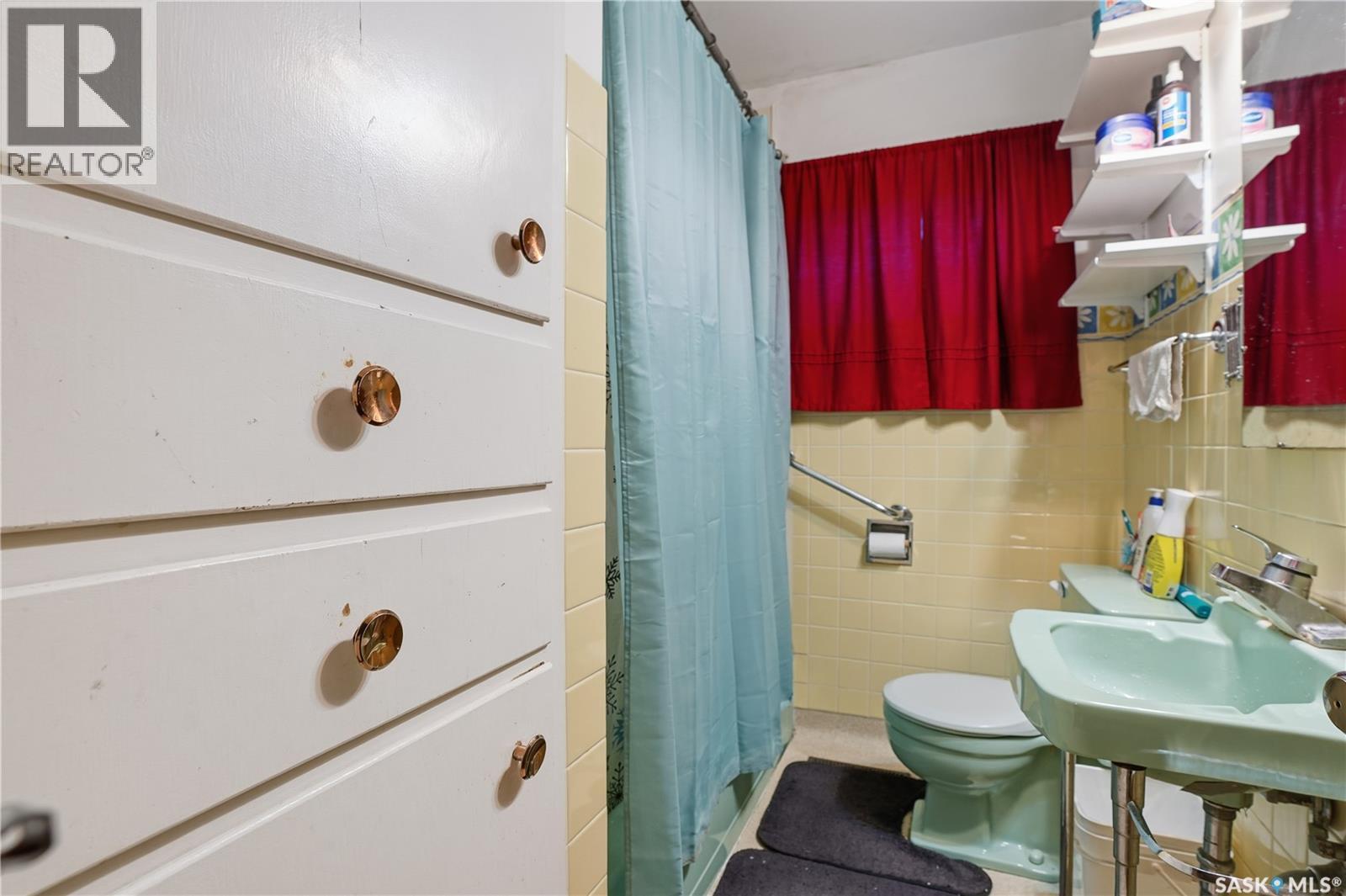 4111 Mcphail Avenue, Regina, SK - Indoor Photo Showing Bathroom