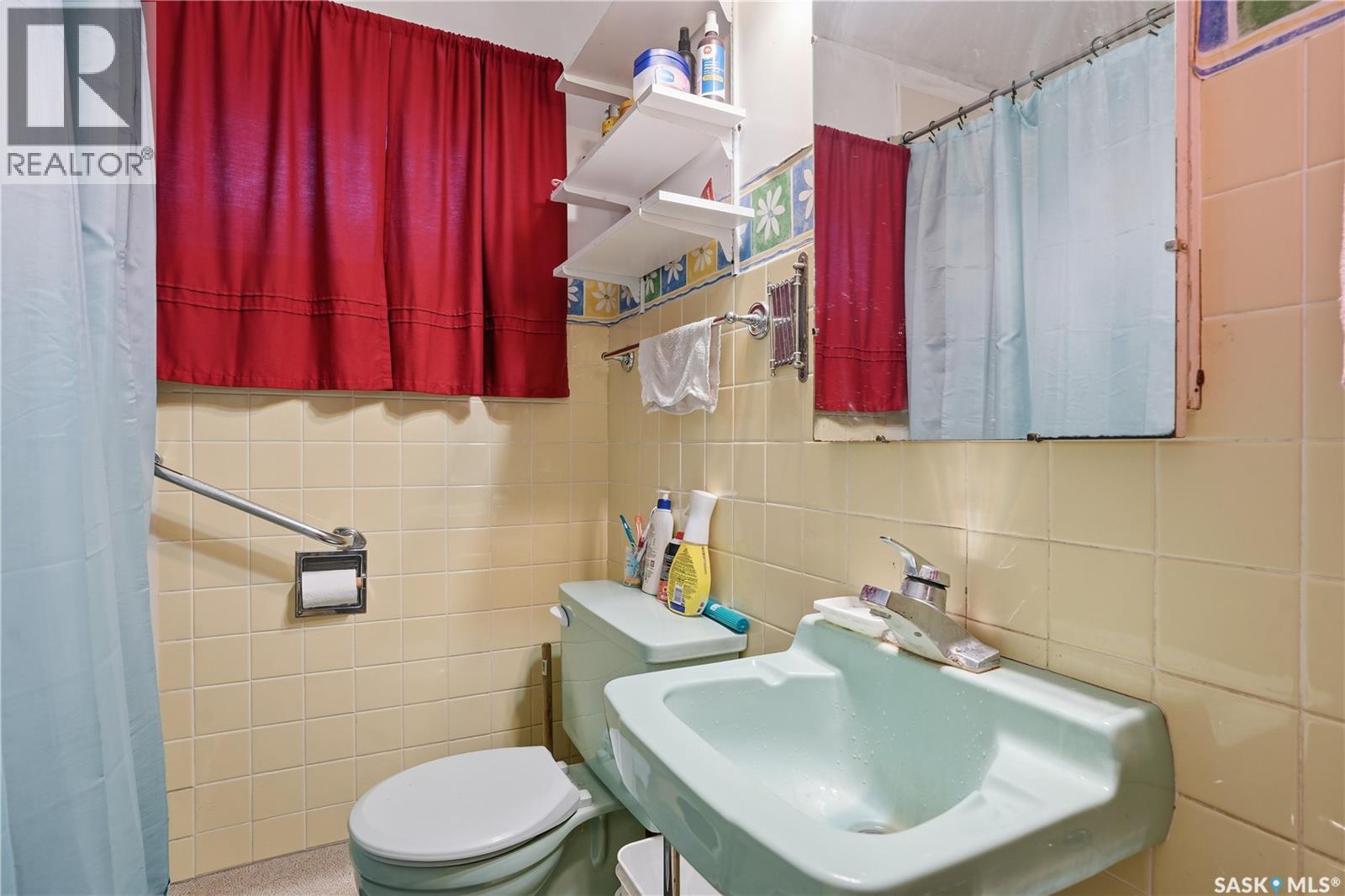 4111 Mcphail Avenue, Regina, SK - Indoor Photo Showing Bathroom