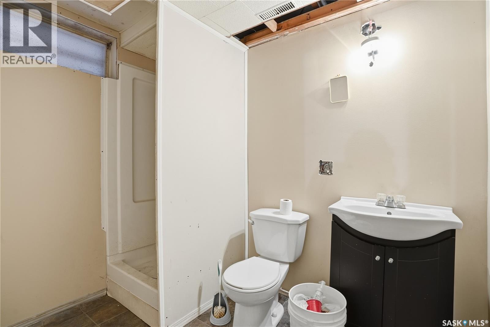 4111 Mcphail Avenue, Regina, SK - Indoor Photo Showing Bathroom