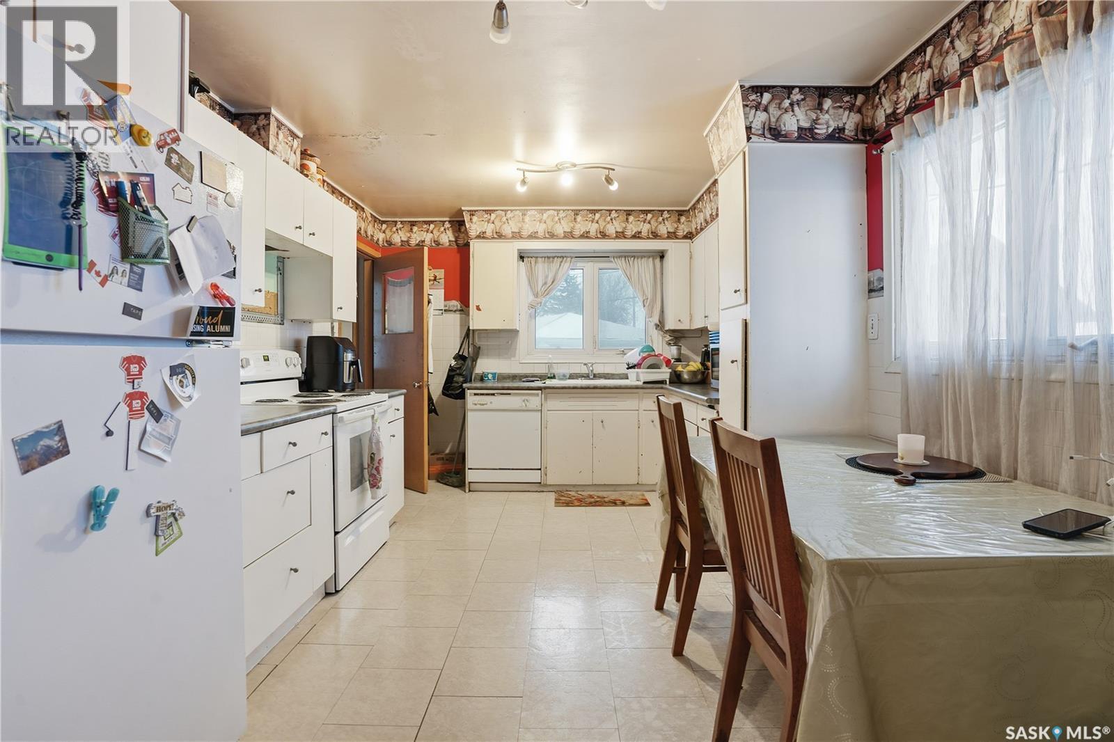 4111 Mcphail Avenue, Regina, SK - Indoor Photo Showing Kitchen