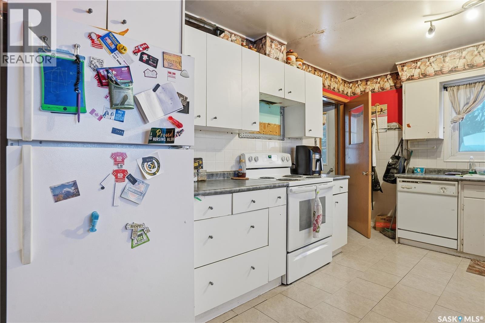 4111 Mcphail Avenue, Regina, SK - Indoor Photo Showing Kitchen