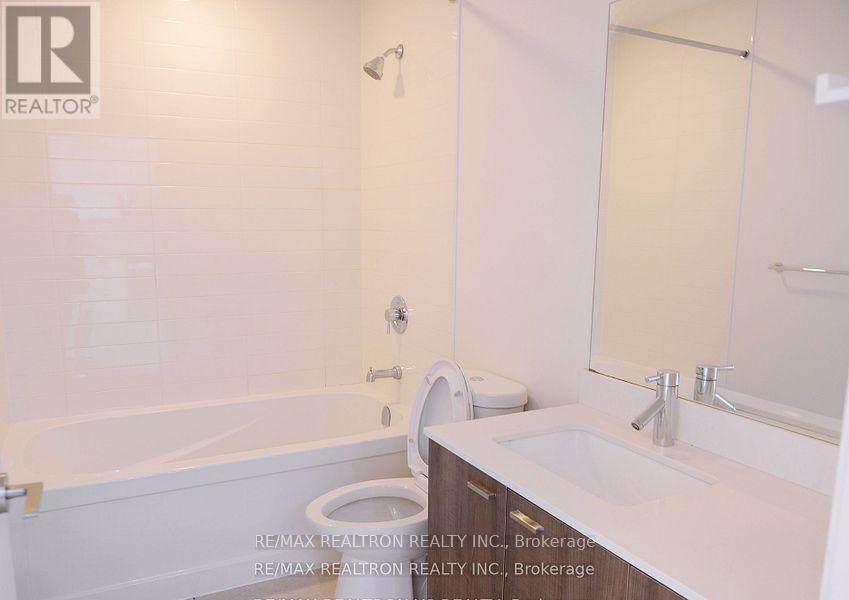 1501 - 30 Roehampton Avenue, Toronto, ON - Indoor Photo Showing Bathroom