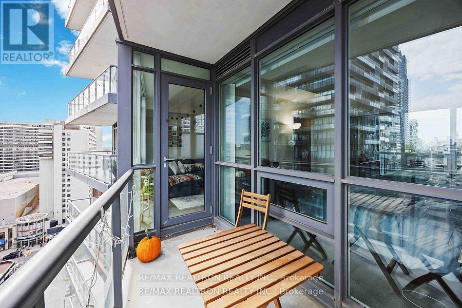 1501 - 30 Roehampton Avenue, Toronto, ON - Outdoor