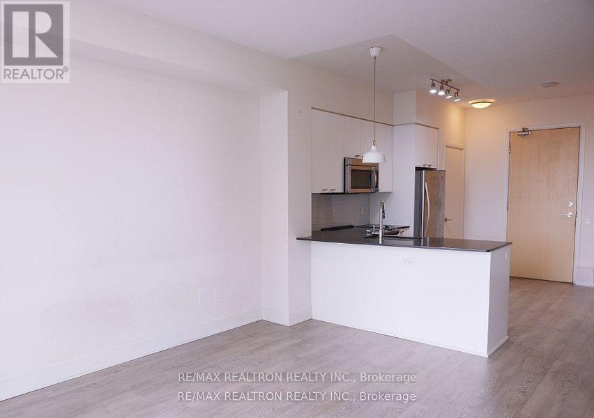 1501 - 30 Roehampton Avenue, Toronto, ON - Indoor Photo Showing Kitchen