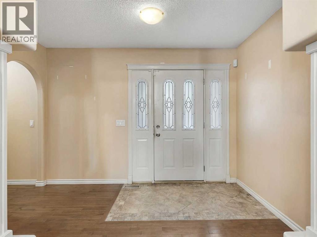 Foyer - 60 Sherwood Way Nw, Calgary, AB - Indoor Photo Showing Other Room