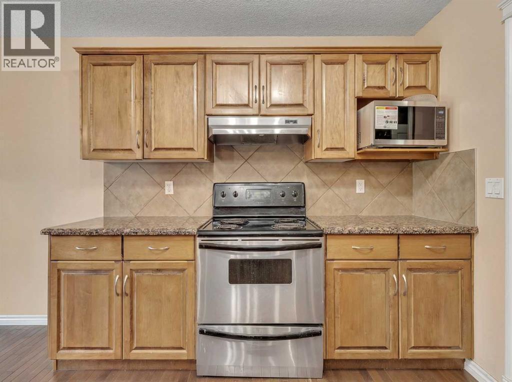 Range - 60 Sherwood Way Nw, Calgary, AB - Indoor Photo Showing Kitchen