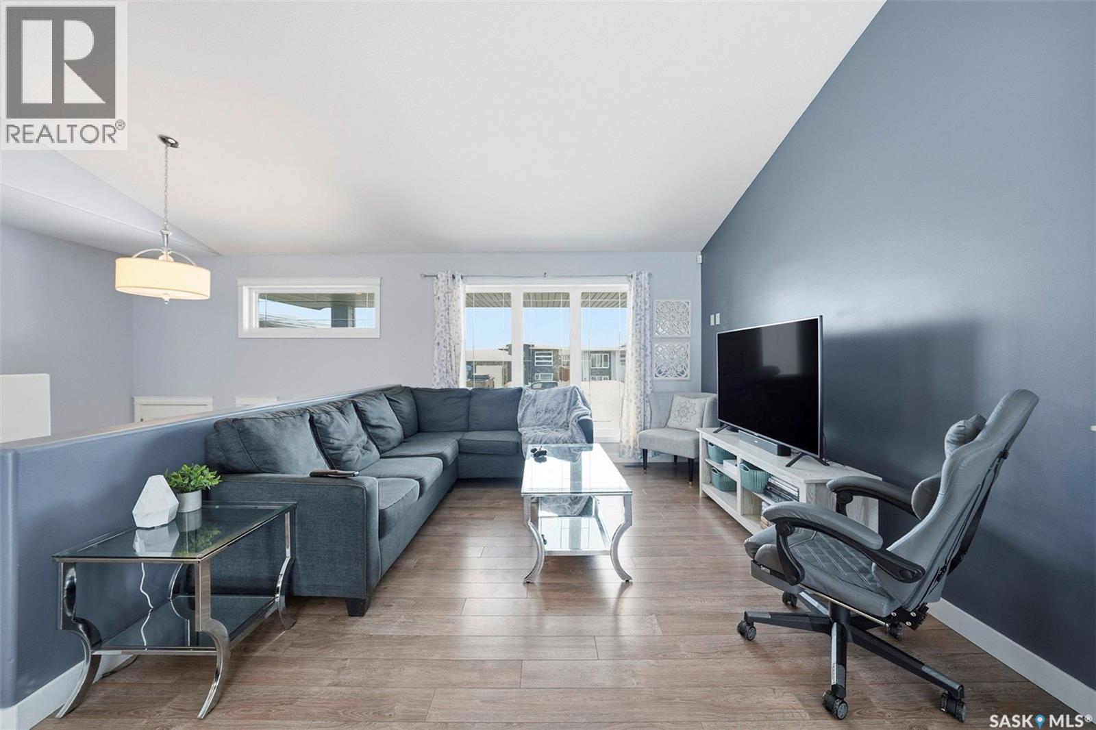 536 Palmer Crescent, Warman, SK - Indoor Photo Showing Living Room