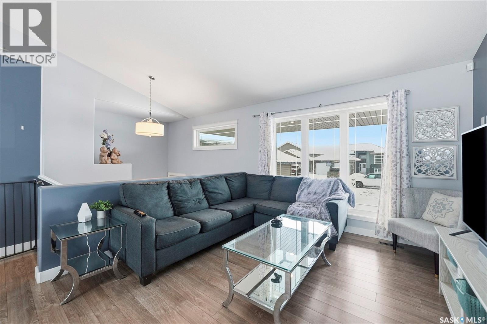 536 Palmer Crescent, Warman, SK - Indoor Photo Showing Living Room