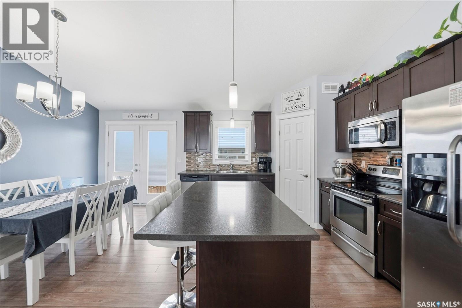 536 Palmer Crescent, Warman, SK - Indoor Photo Showing Kitchen