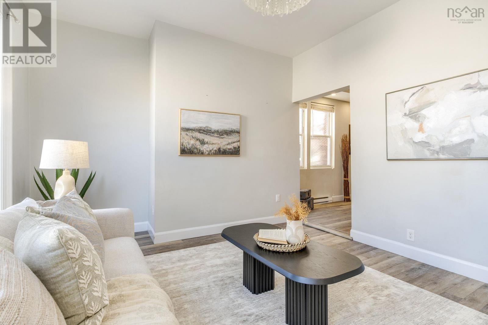 Great flow to the dining room - 2542 Gottingen Street, Halifax, NS - Indoor Photo Showing Living Room