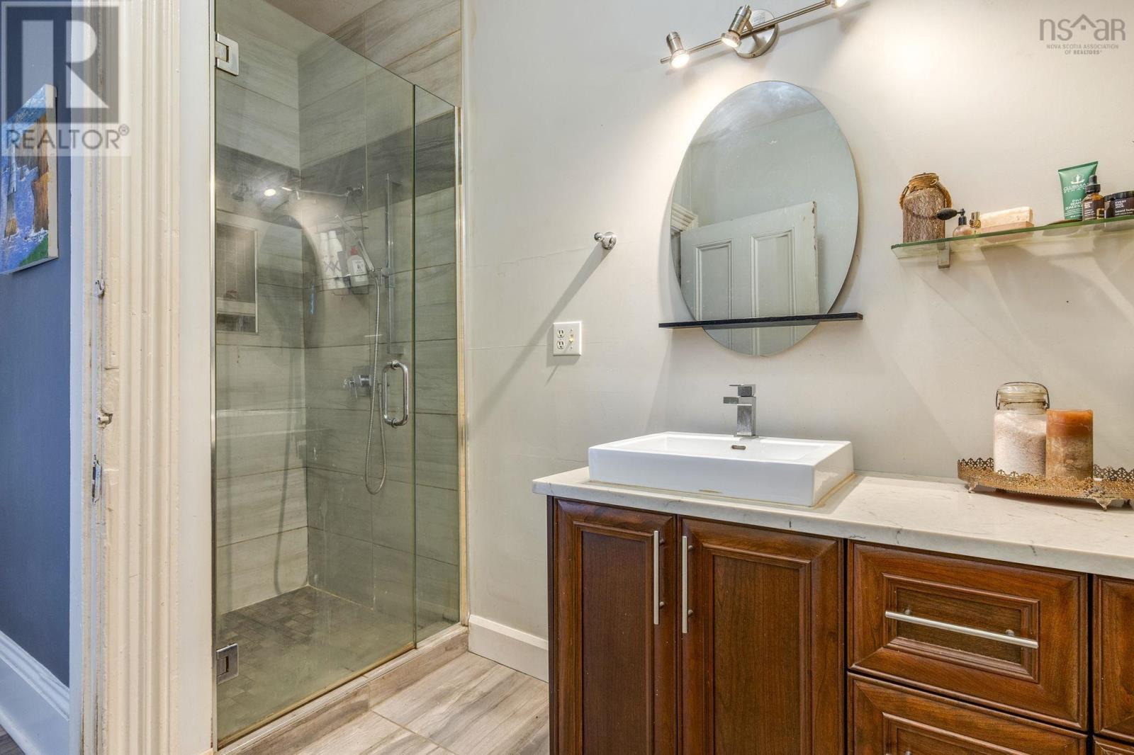 Clean & functional - 2542 Gottingen Street, Halifax, NS - Indoor Photo Showing Bathroom