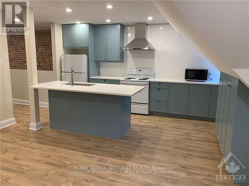 470 Besserer Street, Ottawa, ON - Indoor Photo Showing Kitchen