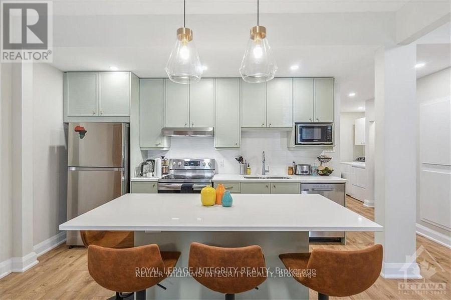 470 Besserer Street, Ottawa, ON - Indoor Photo Showing Kitchen With Upgraded Kitchen