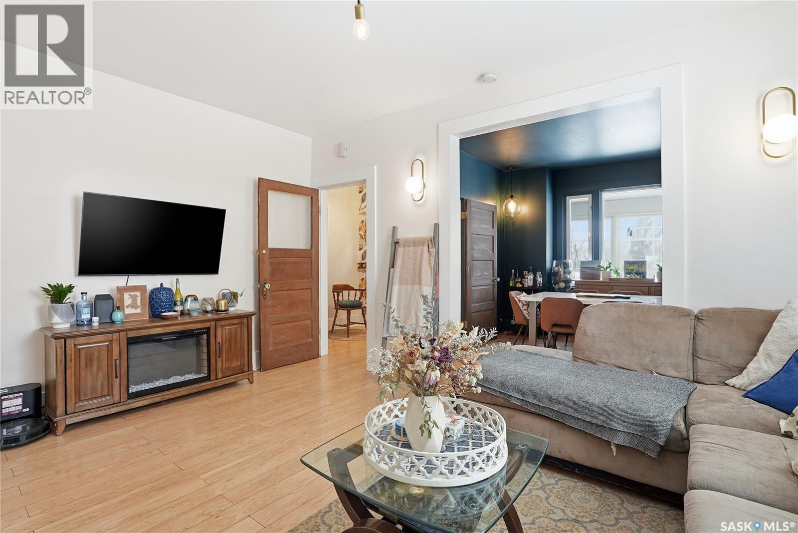 923 7Th Avenue N, Saskatoon, SK - Indoor Photo Showing Living Room