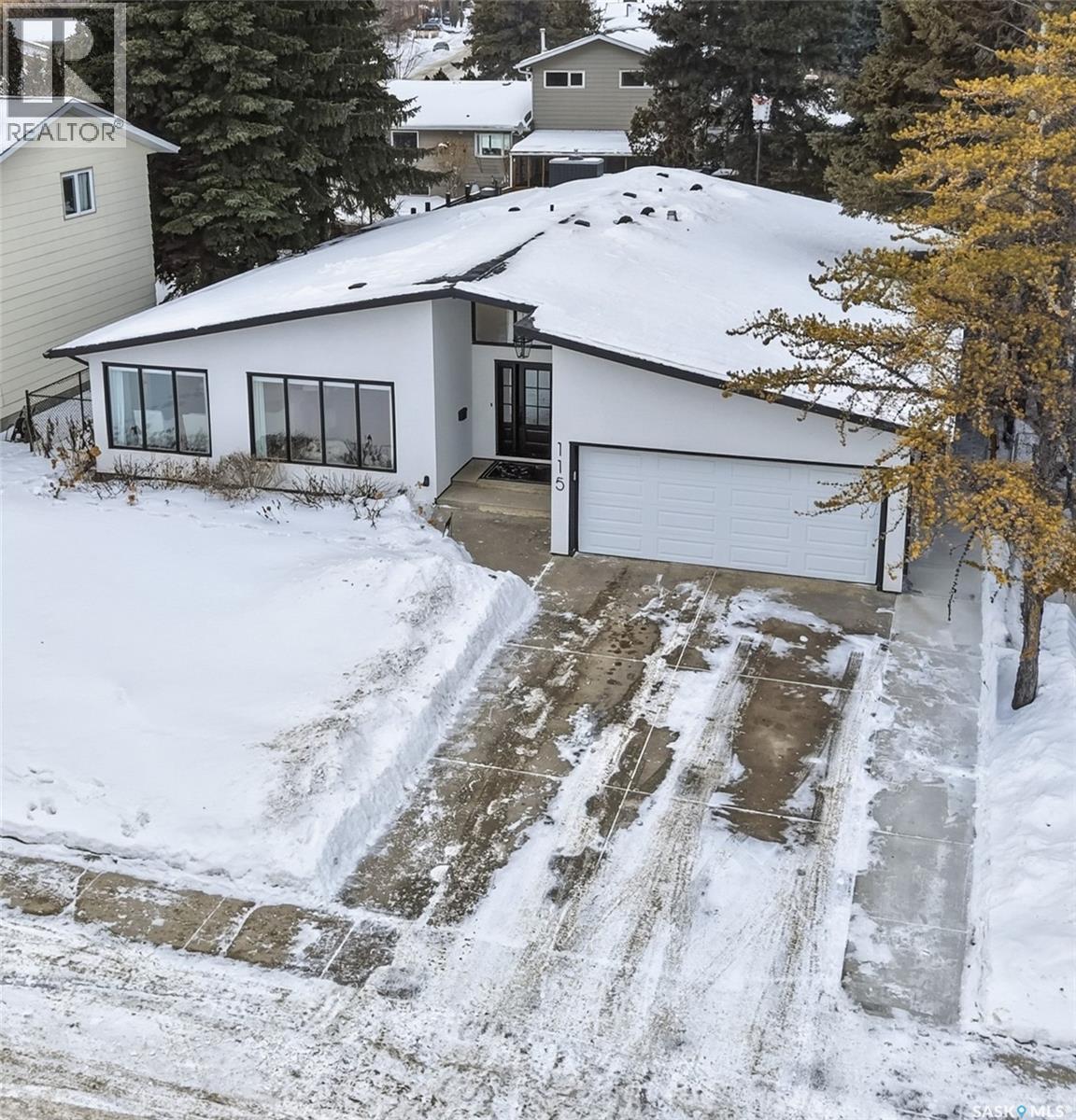 115 Whiteswan Drive, Saskatoon, SK - Outdoor