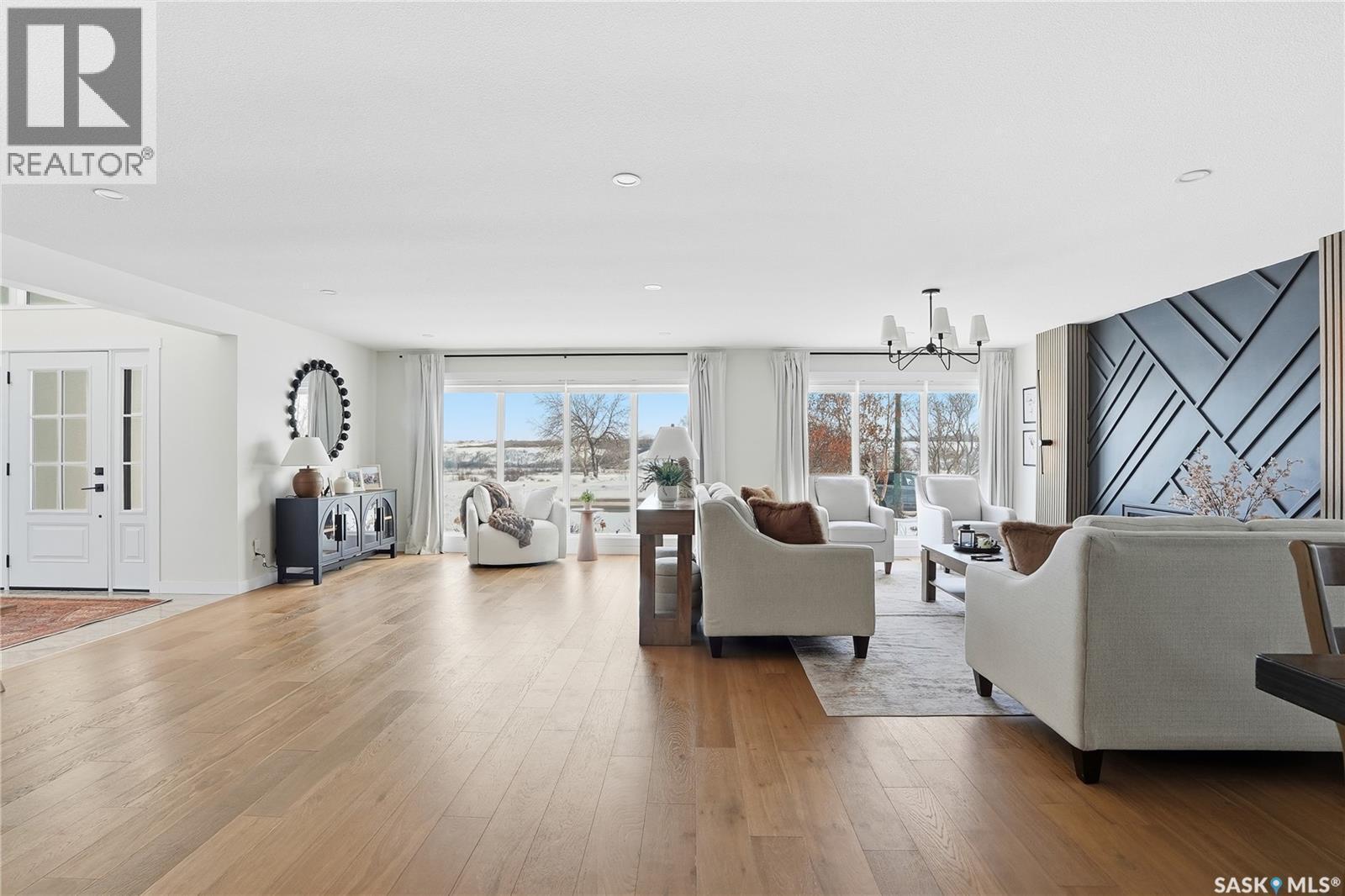 115 Whiteswan Drive, Saskatoon, SK - Indoor Photo Showing Living Room