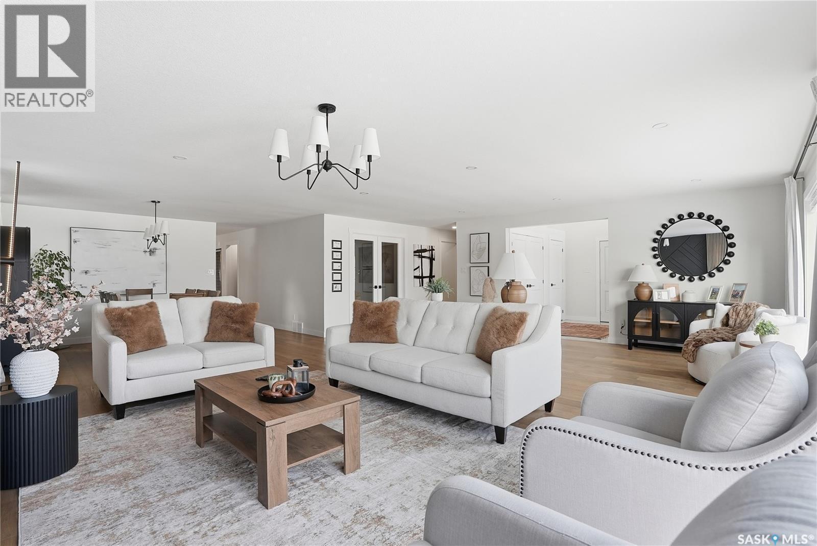 115 Whiteswan Drive, Saskatoon, SK - Indoor Photo Showing Living Room