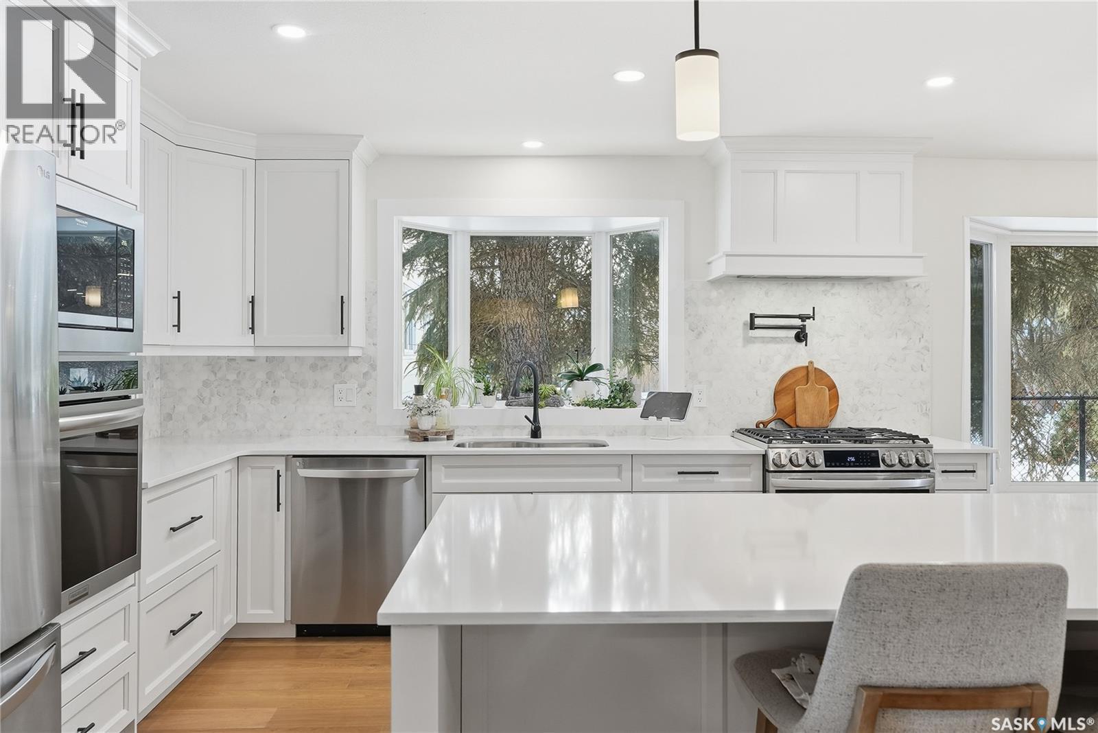 115 Whiteswan Drive, Saskatoon, SK - Indoor Photo Showing Kitchen With Stainless Steel Kitchen With Upgraded Kitchen