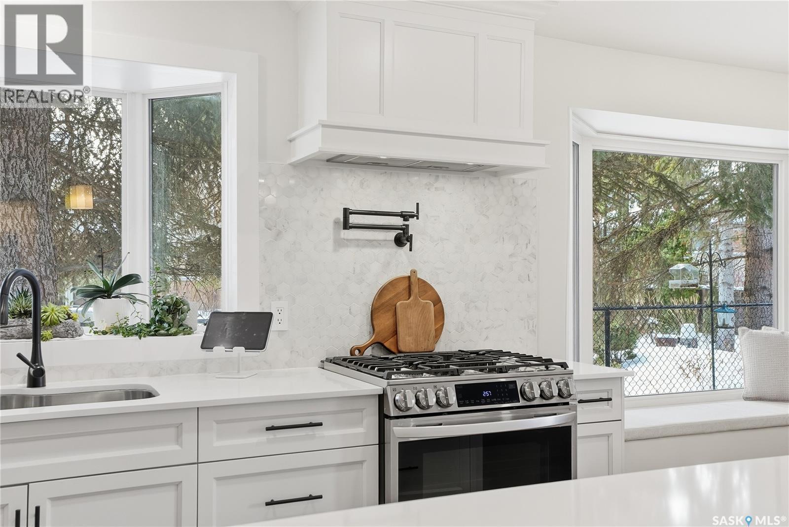 115 Whiteswan Drive, Saskatoon, SK - Indoor Photo Showing Kitchen With Upgraded Kitchen