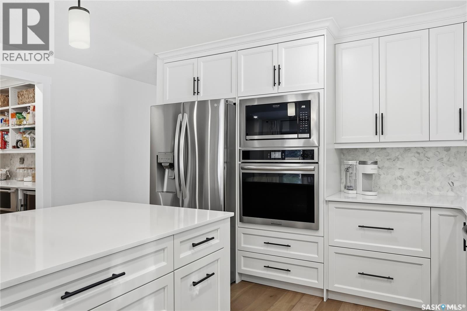 115 Whiteswan Drive, Saskatoon, SK - Indoor Photo Showing Kitchen With Upgraded Kitchen