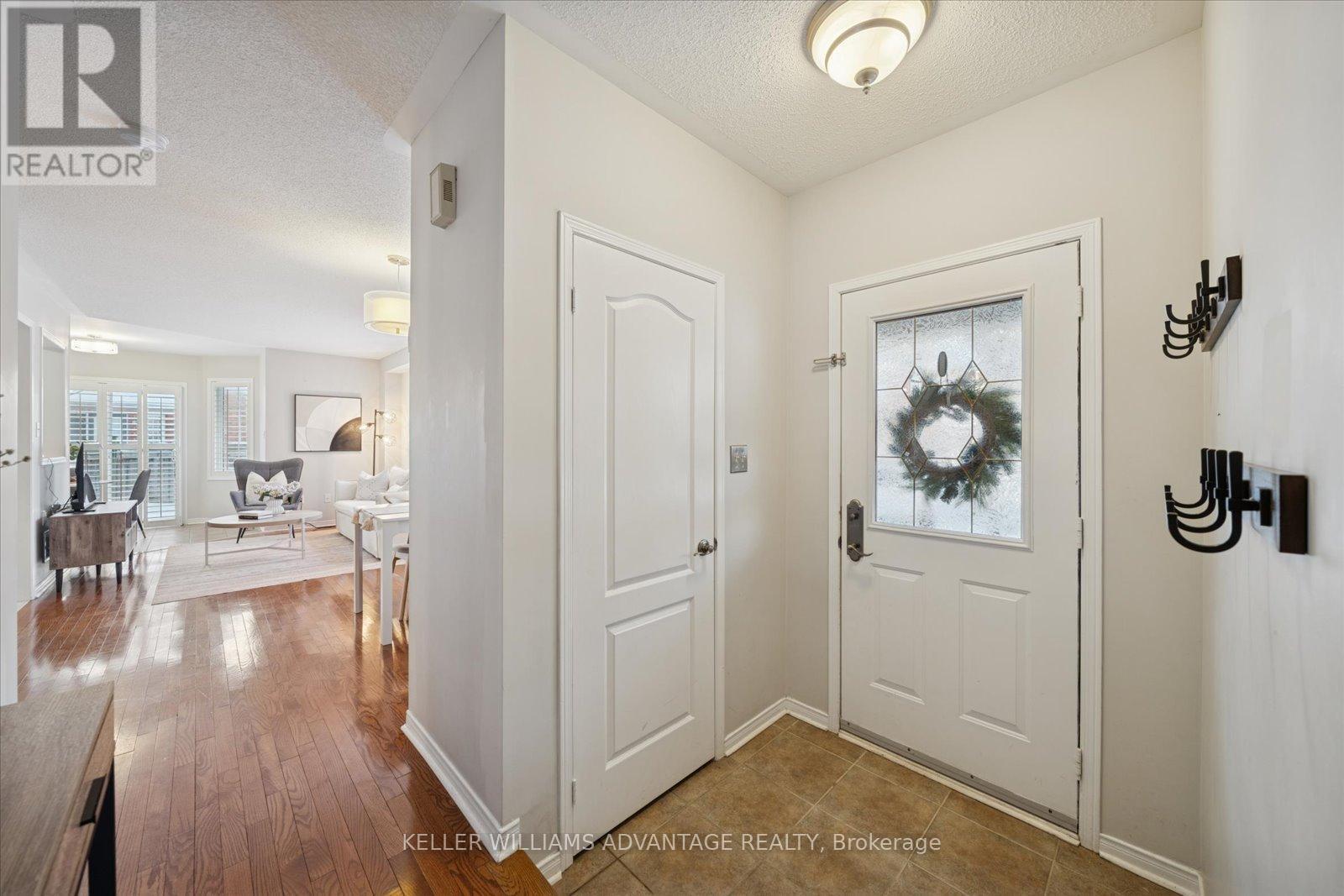 90 Collis Drive, Aurora, ON - Indoor Photo Showing Other Room