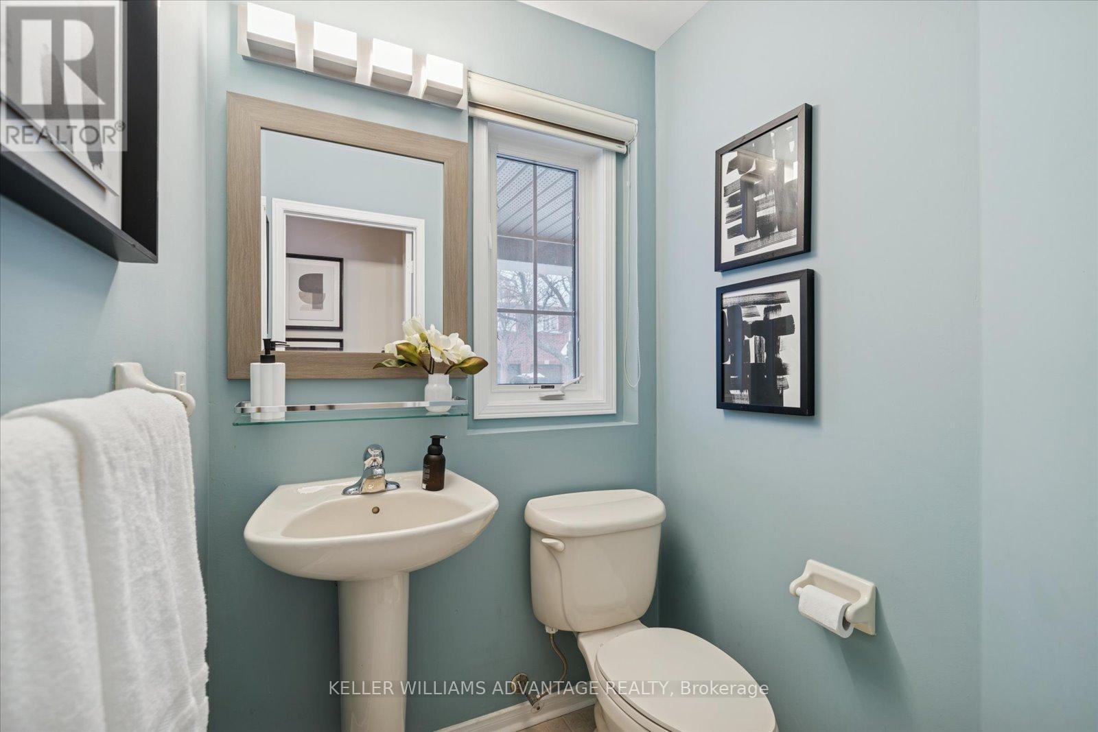 90 Collis Drive, Aurora, ON - Indoor Photo Showing Bathroom