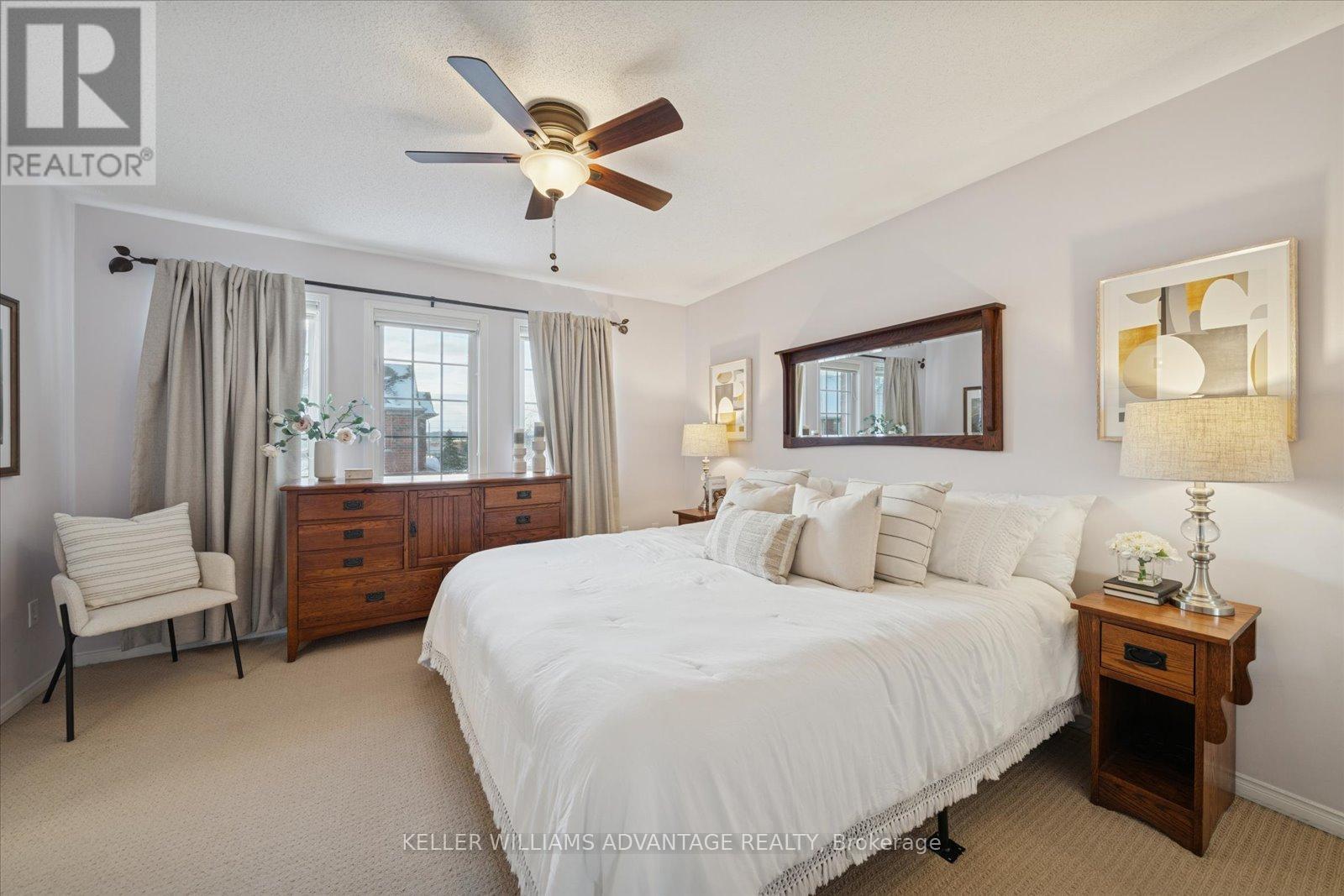 90 Collis Drive, Aurora, ON - Indoor Photo Showing Bedroom