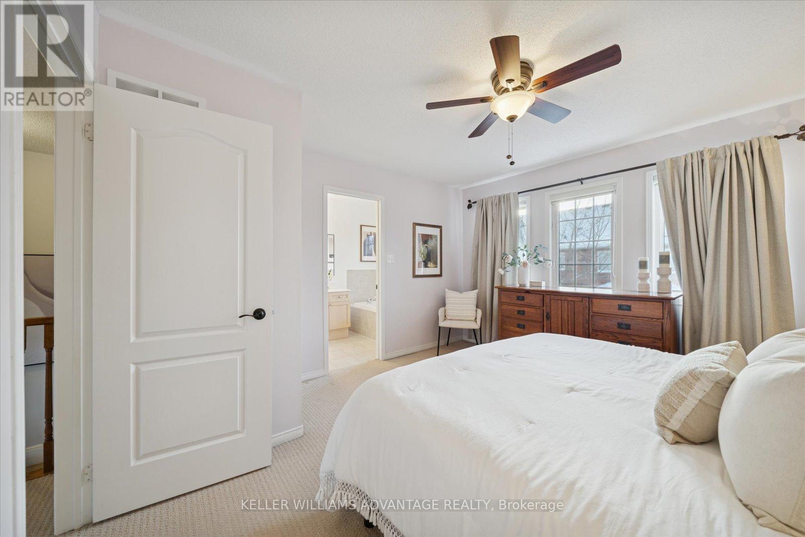 90 Collis Drive, Aurora, ON - Indoor Photo Showing Bedroom
