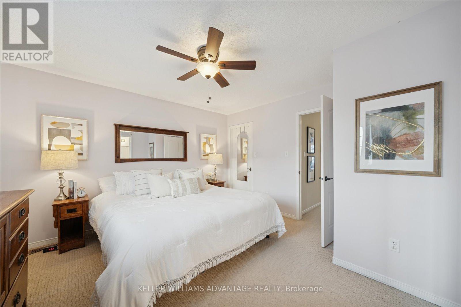 90 Collis Drive, Aurora, ON - Indoor Photo Showing Bedroom