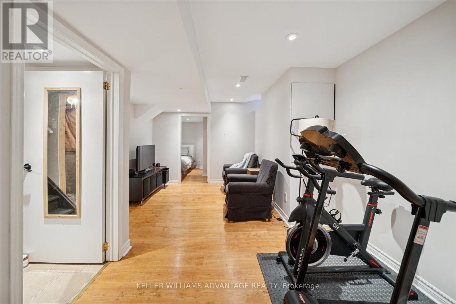 90 Collis Drive, Aurora, ON - Indoor Photo Showing Gym Room