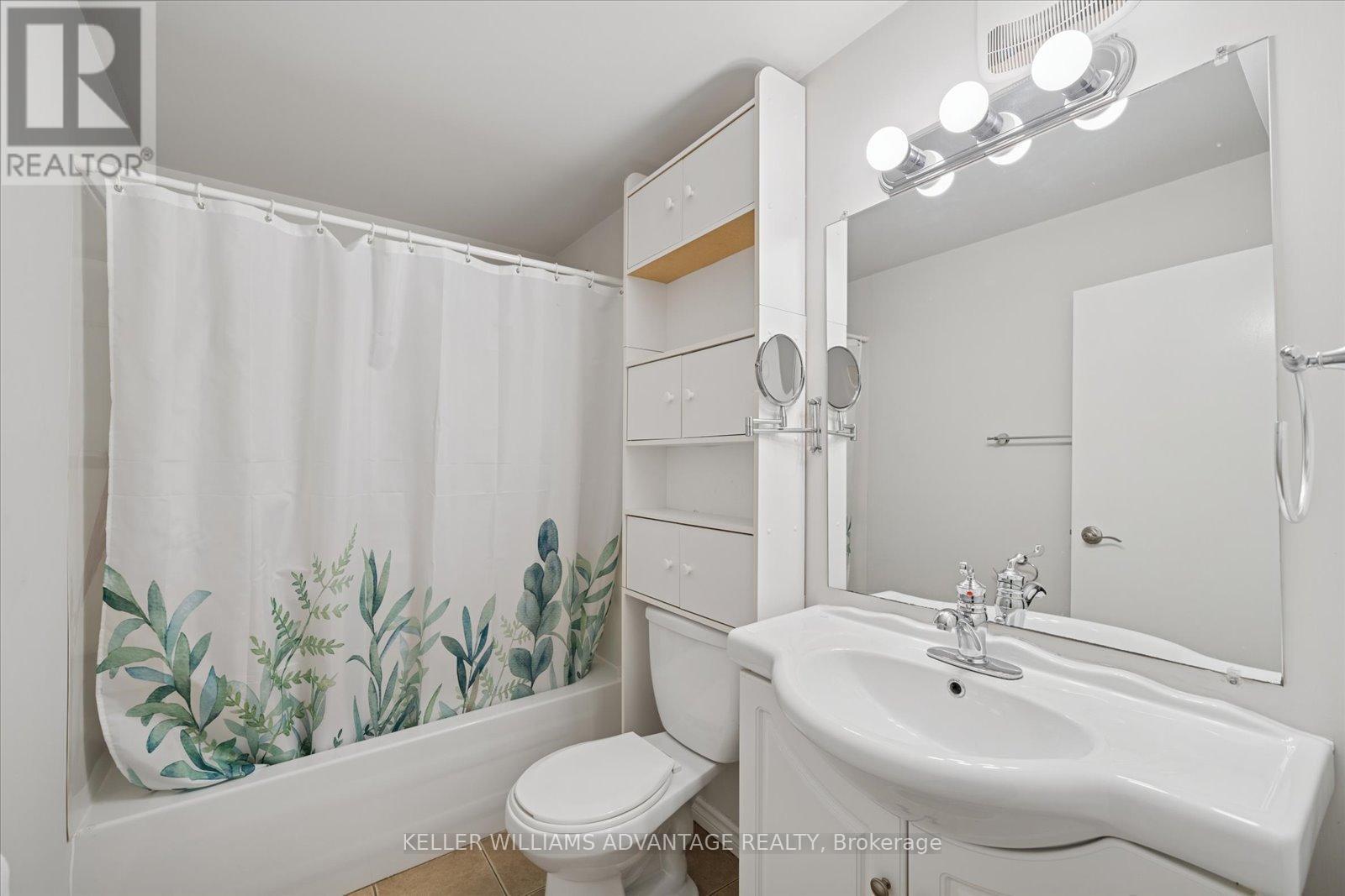 90 Collis Drive, Aurora, ON - Indoor Photo Showing Bathroom