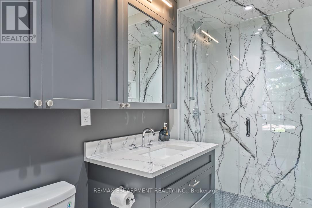 905 Sangster Avenue, Mississauga, ON - Indoor Photo Showing Bathroom