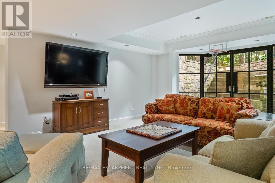 905 Sangster Avenue, Mississauga, ON - Indoor Photo Showing Living Room