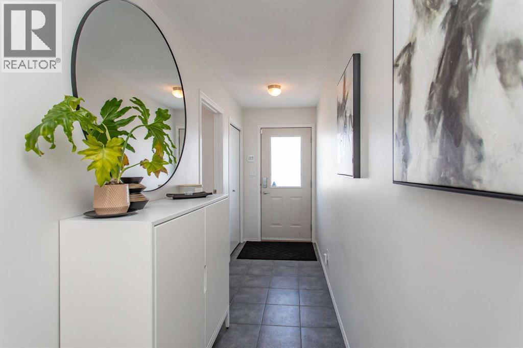 4, 20 Jacobs Close, Red Deer, AB - Indoor Photo Showing Other Room