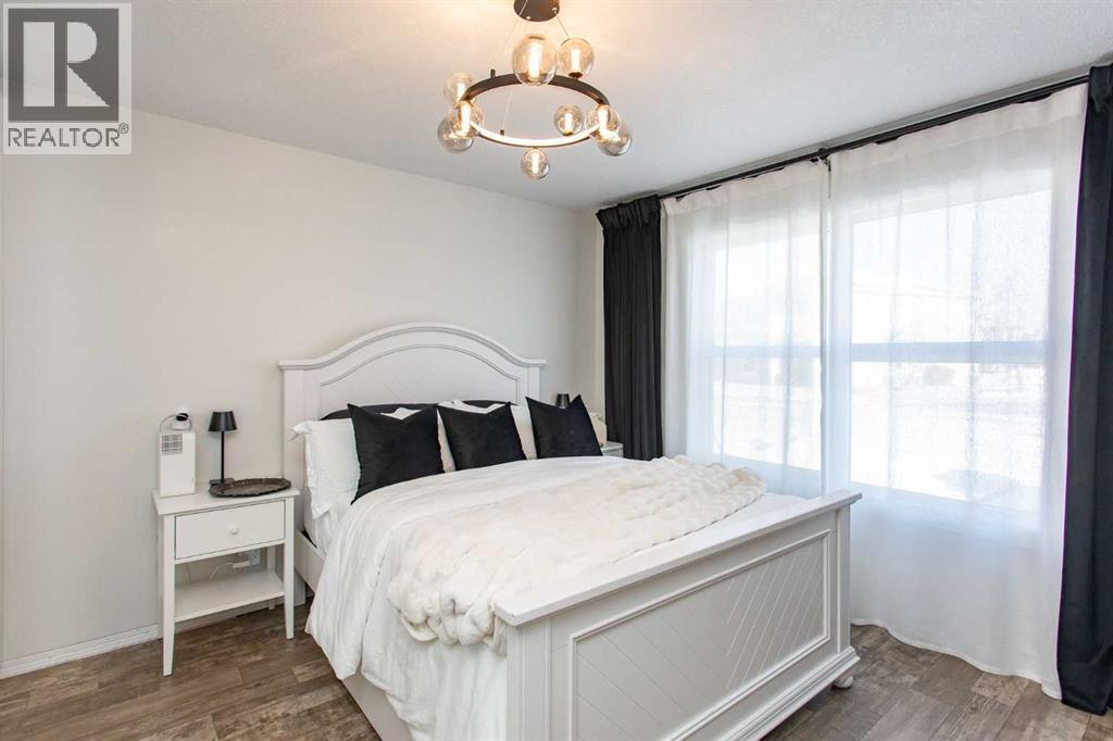 4, 20 Jacobs Close, Red Deer, AB - Indoor Photo Showing Bedroom