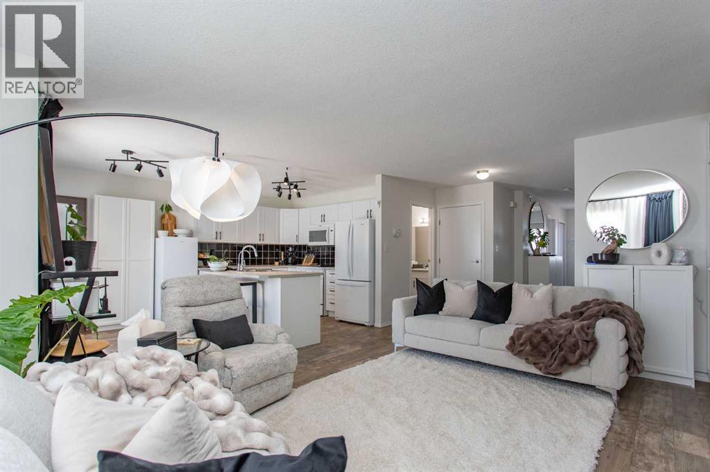 4, 20 Jacobs Close, Red Deer, AB - Indoor Photo Showing Living Room