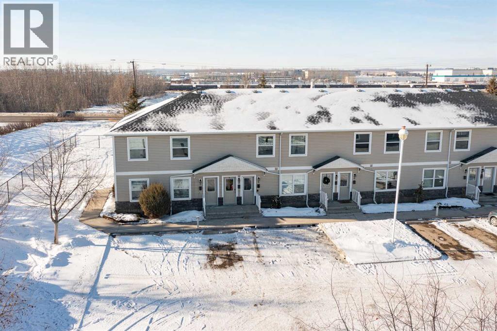 4, 20 Jacobs Close, Red Deer, AB - Outdoor With Deck Patio Veranda With Facade