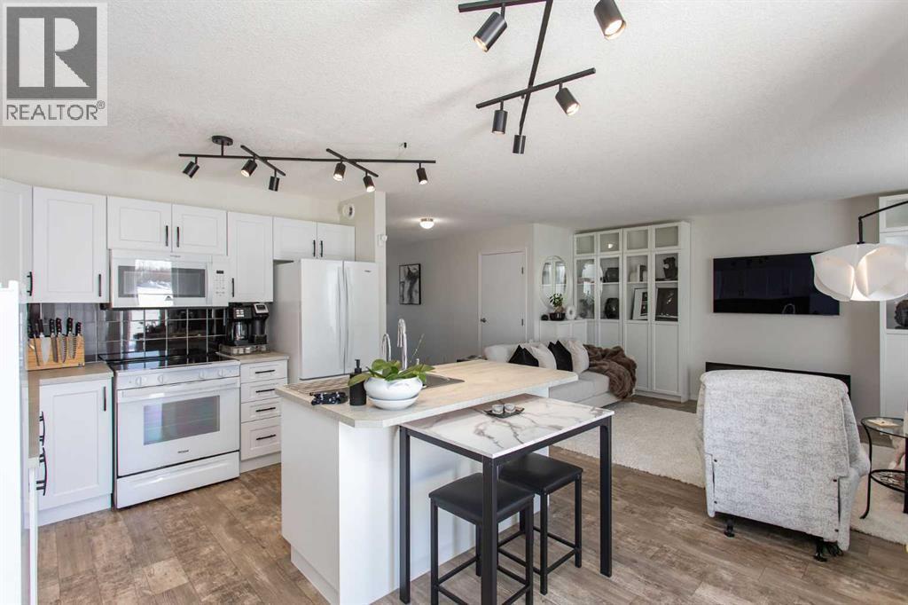 4, 20 Jacobs Close, Red Deer, AB - Indoor Photo Showing Kitchen