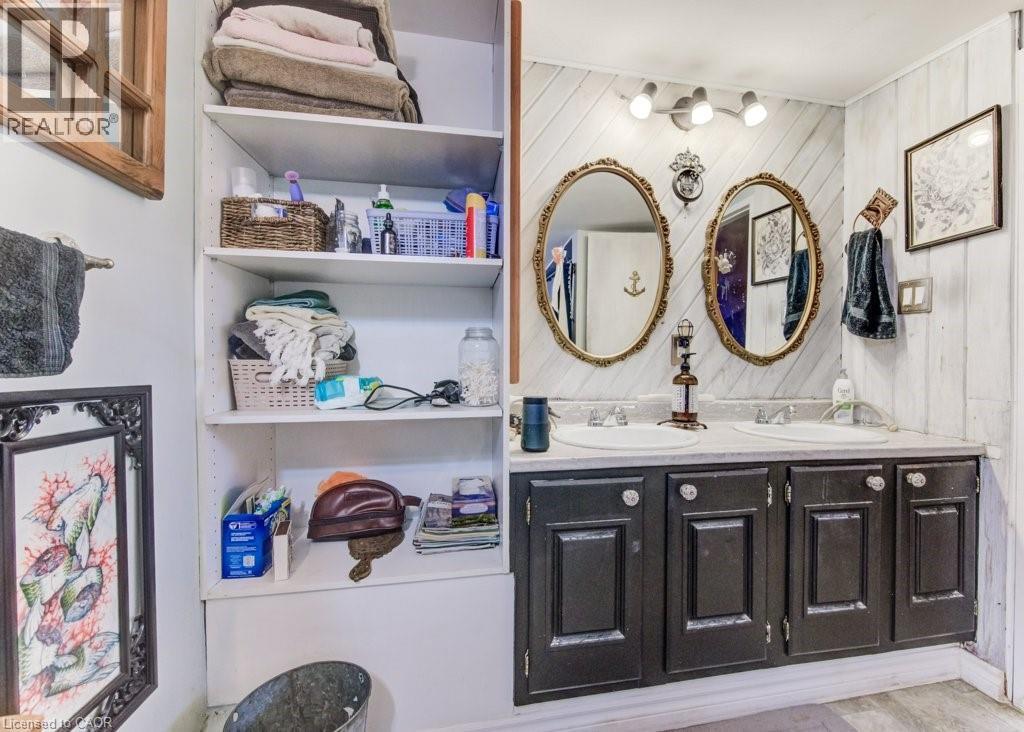 56 Lilac Street, Kitchener, ON - Indoor Photo Showing Bathroom