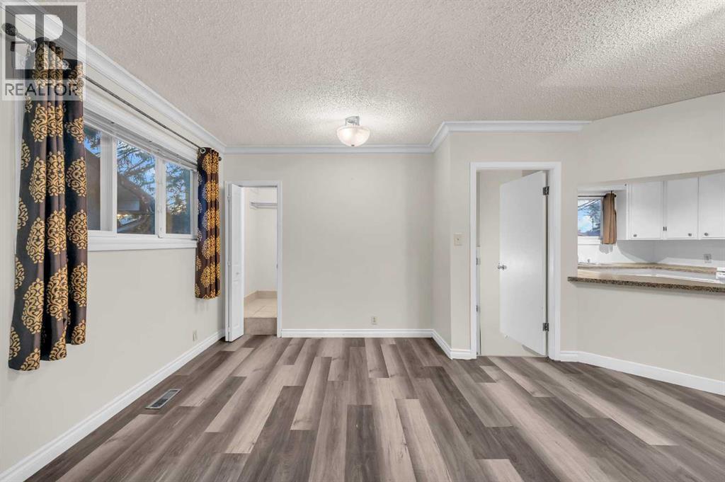 1527 52 Street Se, Calgary, AB - Indoor Photo Showing Other Room
