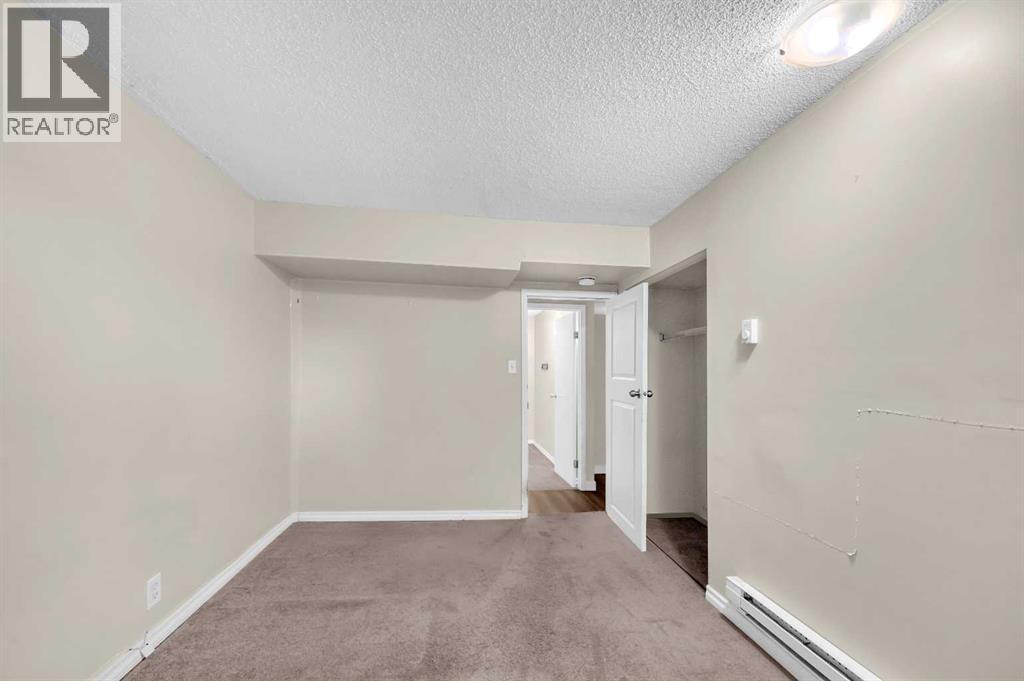 1527 52 Street Se, Calgary, AB - Indoor Photo Showing Other Room